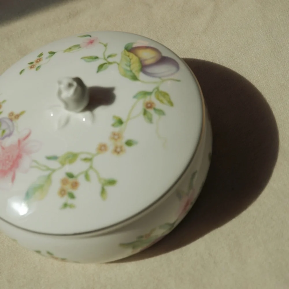 Wedgwood Sweet‎ Plum Collection Trinket Box 4” Round Bone China Discontinued